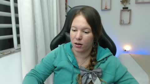 Snapshot of tamy_shine87 chatting on 12/18/24, 05:26 Im Samy online show from 12/18/24, 05:26