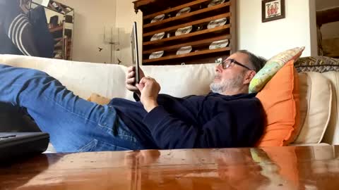 Dominique online show from 01/11/25, 01:22