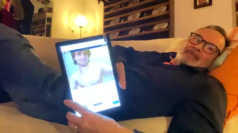 Dominique online show from 02/15/25, 09:48