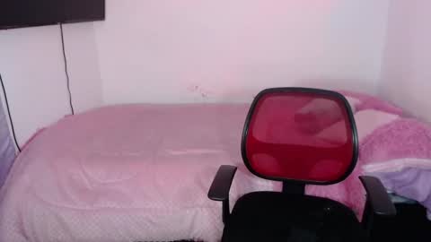 Snapshot of tania_rendon1 chatting on 02/15/25, 08:54 Tania online show from 02/15/25, 08:54