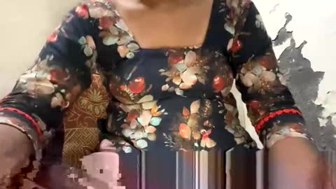 Snapshot of taniya_roy4628 chatting on 05/19/26, 05:36 taniya_roy4628 online show from 05/19/26, 05:36