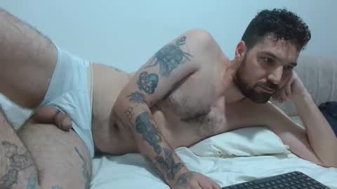 Snapshot of tap_hand2 chatting on 11/15/25, 09:39 jimmy online show from 11/15/25, 09:39