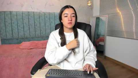 Snapshot of tara_parker chatting on 02/13/26, 01:18 Tara online show from 02/13/26, 01:18