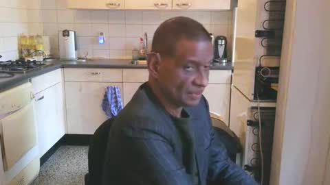 Snapshot of tarpat_20 chatting on 11/20/25, 10:48 Genaro Thode online show from 11/20/25, 10:48