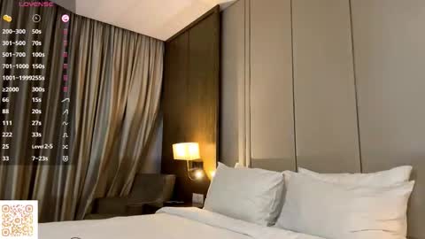 Viola online show from 10/19/25, 03:12