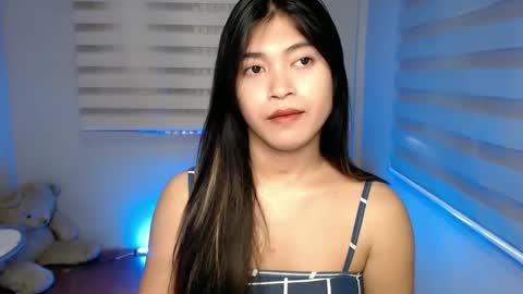 Snapshot of tasteofinnocent69 chatting on 01/19/25, 05:48 online show from 01/19/25, 05:48