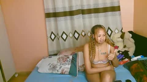 Snapshot of tastie_t chatting on 10/27/25, 12:26 tastie_t online show from 10/27/25, 12:26