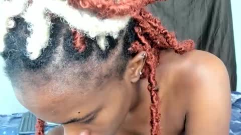 Snapshot of tasty_tamara chatting on 10/24/25, 10:39 tasty_tamara online show from 10/24/25, 10:39