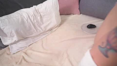 RHEA  pronanciation like Reya   online show from 12/17/25, 02:12