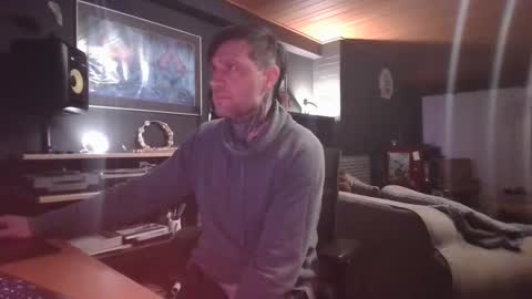 tat2edtoy online show from 02/18/25, 07:52