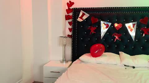 Snapshot of tata_and_michi chatting on 02/15/25, 03:31 tata_and_michi online show from 02/15/25, 03:31