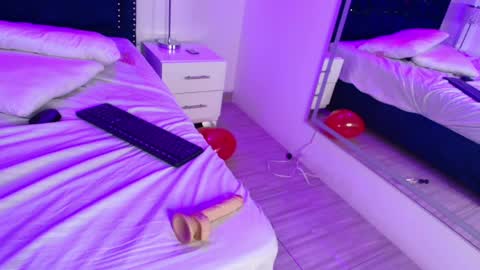 Snapshot of tata_and_michi chatting on 02/15/25, 06:33 tata_and_michi online show from 02/15/25, 06:33