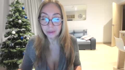 Snapshot of tati74 chatting on 12/16/25, 09:14 tati74 online show from 12/16/25, 09:14