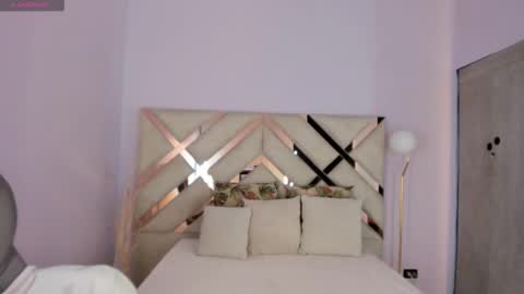 Snapshot of tati_saldarriaga chatting on 11/13/25, 08:52 Tati Saldarriaga online show from 11/13/25, 08:52