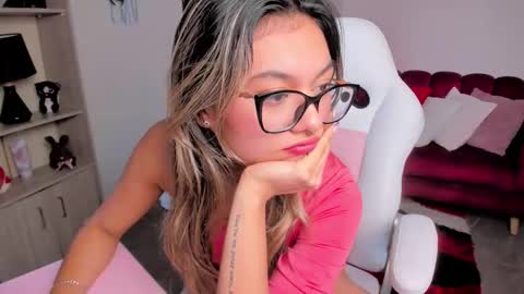 tatiana_mendoza online show from 12/01/25, 05:07