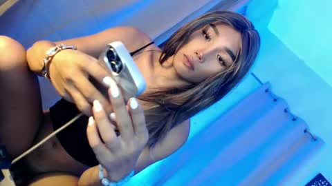 Snapshot of tatiana_wilton chatting on 06/18/26, 02:43 ANDREA online show from 06/18/26, 02:43