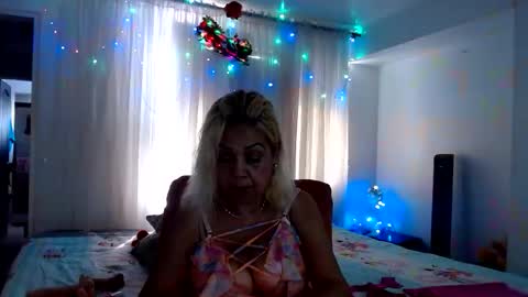 Snapshot of tatianagiraldo12 chatting on 12/14/25, 08:13 tatiana giraldo online show from 12/14/25, 08:13