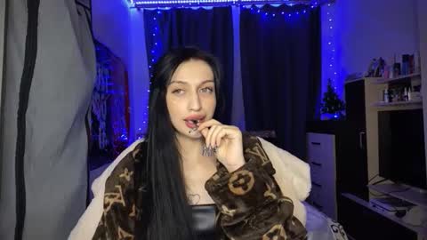 tatika_williams online show from 12/15/25, 03:16
