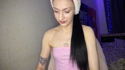 tatika_williams online show from 12/22/25, 04:04