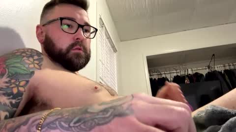 Snapshot of tattedcouple_777 chatting on 12/31/24, 07:07 MrMrs online show from 12/31/24, 07:07