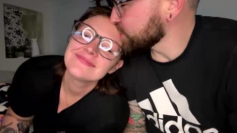 Snapshot of tattedcouple_777 chatting on 01/04/25, 01:42 MrMrs online show from 01/04/25, 01:42