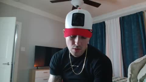 Snapshot of tattedlatino1 chatting on 12/18/24, 01:59 tattedlatino1 online show from 12/18/24, 01:59