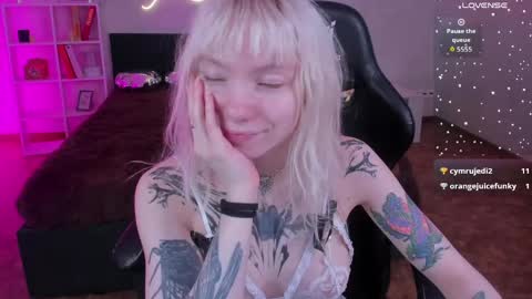 tattoo_artbaby online show from 04/14/26, 01:00