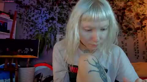 Snapshot of tattoo_artbaby chatting on 08/01/26, 04:01 tattoo_artbaby online show from 08/01/26, 04:01