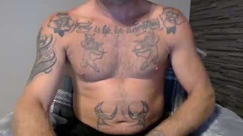 Snapshot of tattoo_london chatting on 02/01/26, 09:02 tattoo_london online show from 02/01/26, 09:02