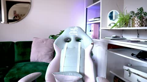 Nathalie Hardy  online show from 02/16/26, 05:20