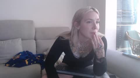 tattoobbgirl online show from 11/12/25, 01:00