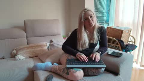 tattoobbgirl online show from 04/10/26, 01:49