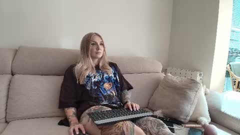 Snapshot of tattoobbgirl chatting on 07/11/26, 03:37 tattoobbgirl online show from 07/11/26, 03:37