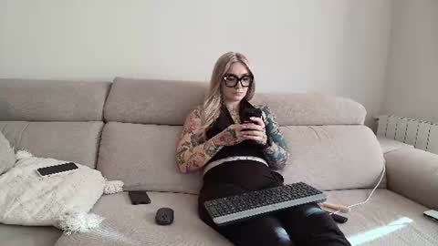 Snapshot of tattoobbgirl chatting on 07/14/26, 04:56 tattoobbgirl online show from 07/14/26, 04:56