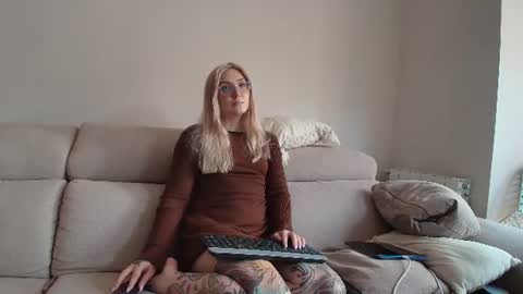 Snapshot of tattoobbgirl chatting on 07/21/26, 06:10 tattoobbgirl online show from 07/21/26, 06:10