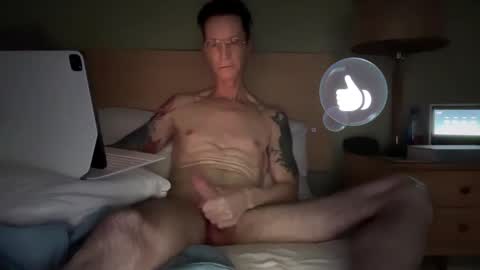 Snapshot of tattooed_love_boy chatting on 01/18/25, 10:06 tattooed love boy online show from 01/18/25, 10:06