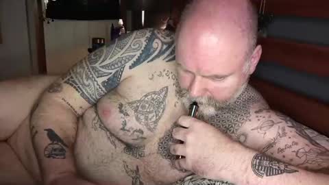 Snapshot of tattooeddilf01 chatting on 01/01/25, 01:37 Tattooeddilf 01 online show from 01/01/25, 01:37