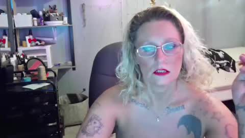 Snapshot of tattooeddirtyteacher chatting on 01/22/25, 09:24 Lisa Lovely online show from 01/22/25, 09:24