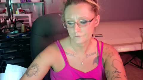 Snapshot of tattooeddirtyteacher chatting on 01/26/25, 05:02 Lisa Lovely online show from 01/26/25, 05:02