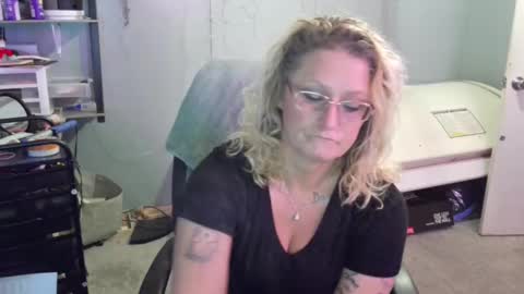 Snapshot of tattooeddirtyteacher chatting on 02/02/25, 05:15 Lisa Lovely online show from 02/02/25, 05:15