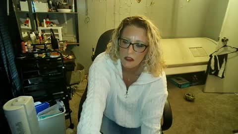 Snapshot of tattooeddirtyteacher chatting on 02/13/25, 06:16 Lisa Lovely online show from 02/13/25, 06:16