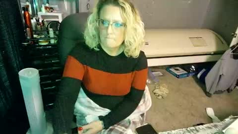 Snapshot of tattooeddirtyteacher chatting on 02/16/25, 09:05 Lisa Lovely online show from 02/16/25, 09:05