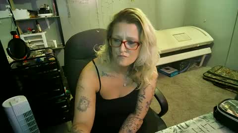 Snapshot of tattooeddirtyteacher chatting on 02/27/25, 01:27 Lisa Lovely online show from 02/27/25, 01:27
