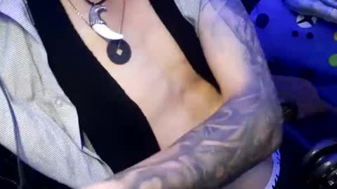 Snapshot of tattooman777 chatting on 10/17/25, 05:21 Jean pool online show from 10/17/25, 05:21