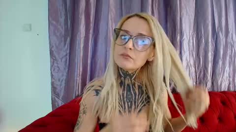 Snapshot of tattootemptress chatting on 11/25/25, 05:40 tattootemptress online show from 11/25/25, 05:40