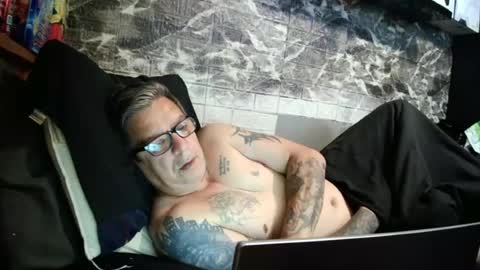 Snapshot of tatts4tits chatting on 07/09/26, 01:09 dave online show from 07/09/26, 01:09