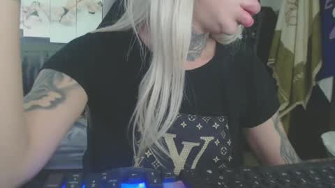 tatuada_safada online show from 10/14/25, 07:20