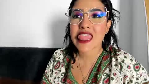 Snapshot of taty_gomez_ chatting on 05/19/26, 03:35 Tatiana Gomez online show from 05/19/26, 03:35