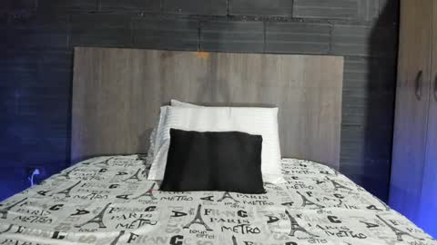 Snapshot of taurus_boy1 chatting on 02/08/25, 11:55 T A U R U S online show from 02/08/25, 11:55