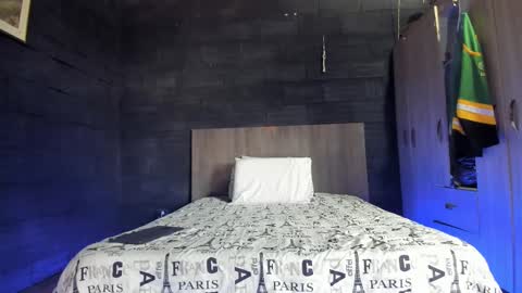 Snapshot of taurus_boy1 chatting on 02/17/25, 02:15 T A U R U S online show from 02/17/25, 02:15